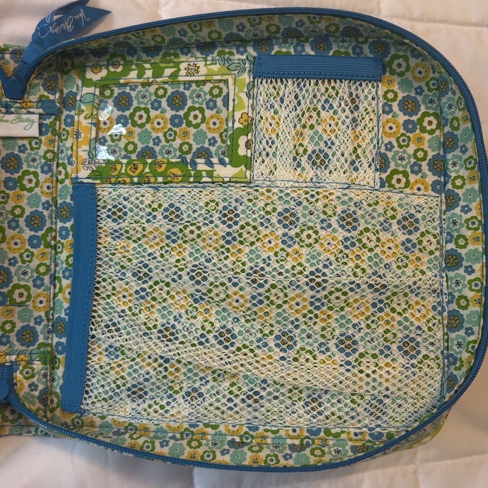 NWT Vera Bradley tech organizer - Picture 6 of 8